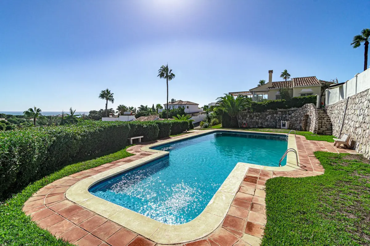 Detached Villa for sale in Calahonda — photo 1