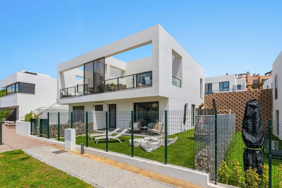 Semi-Detached House for sale in Riviera del Sol — photo 1