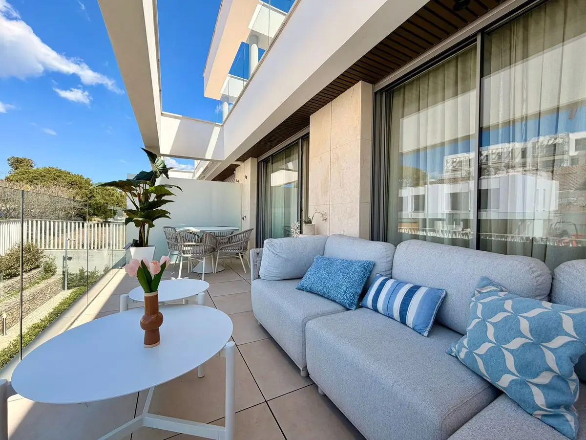 Middle Floor Apartment for sale in Elviria — photo 1