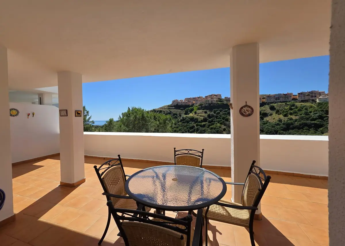 Ground Floor Apartment for sale in Calahonda — photo 1