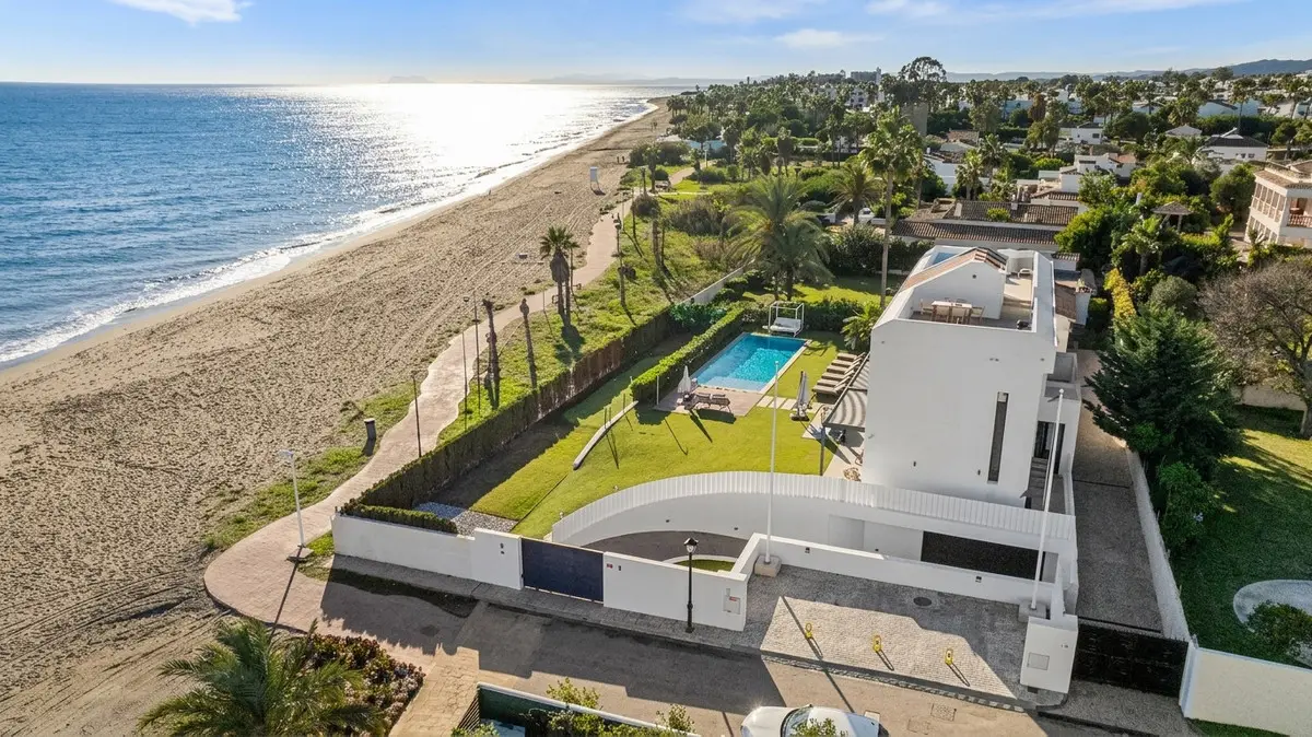 Detached Villa for sale in New Golden Mile — photo 1