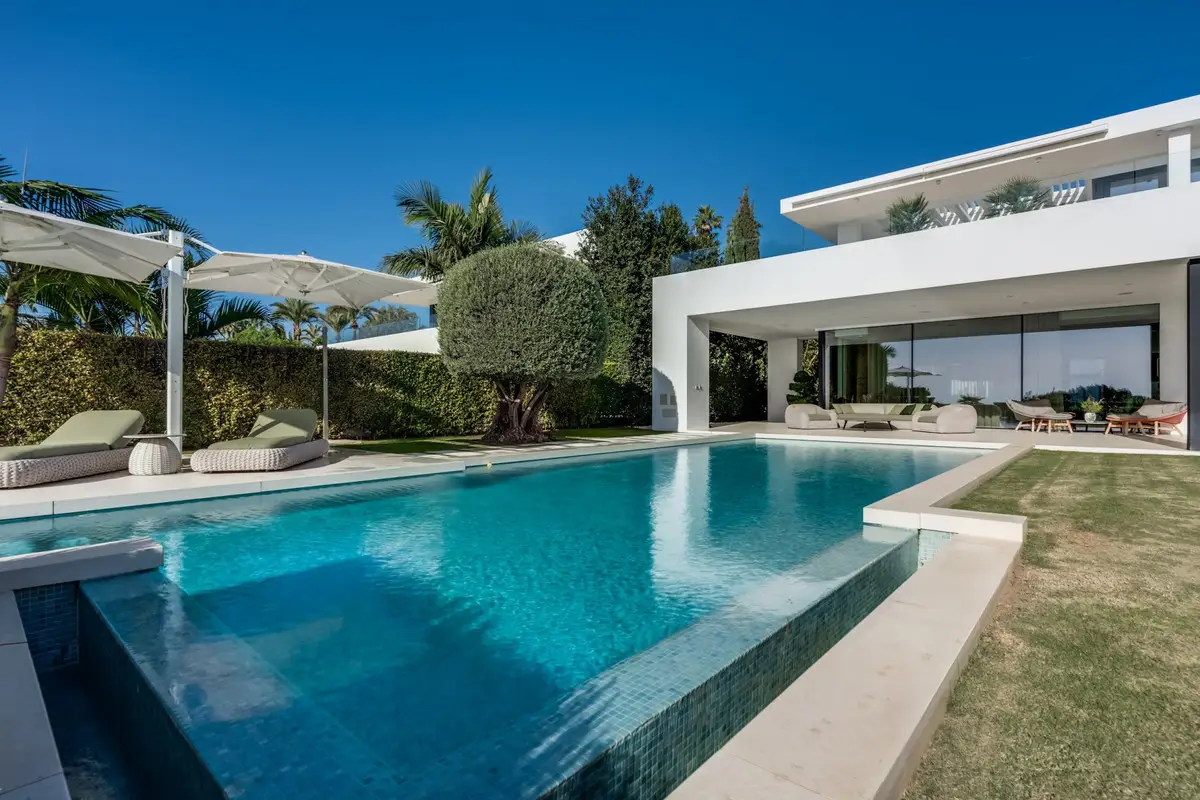 Detached Villa for sale in The Golden Mile — photo 1