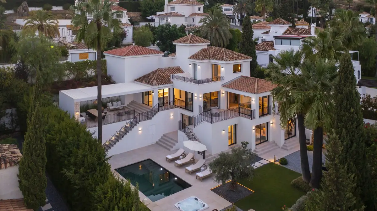 Detached Villa for sale in Nueva Andalucía — photo 1