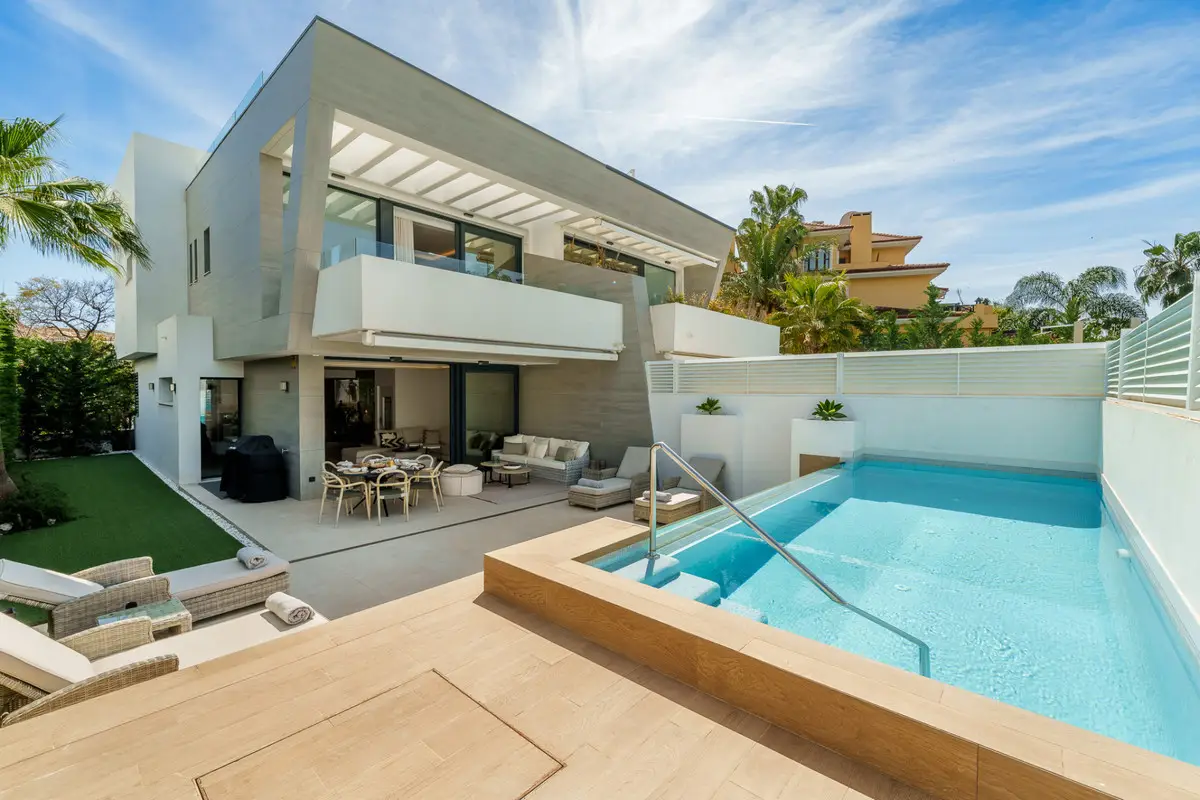 Semi-Detached House for sale in Puerto Banús — photo 1