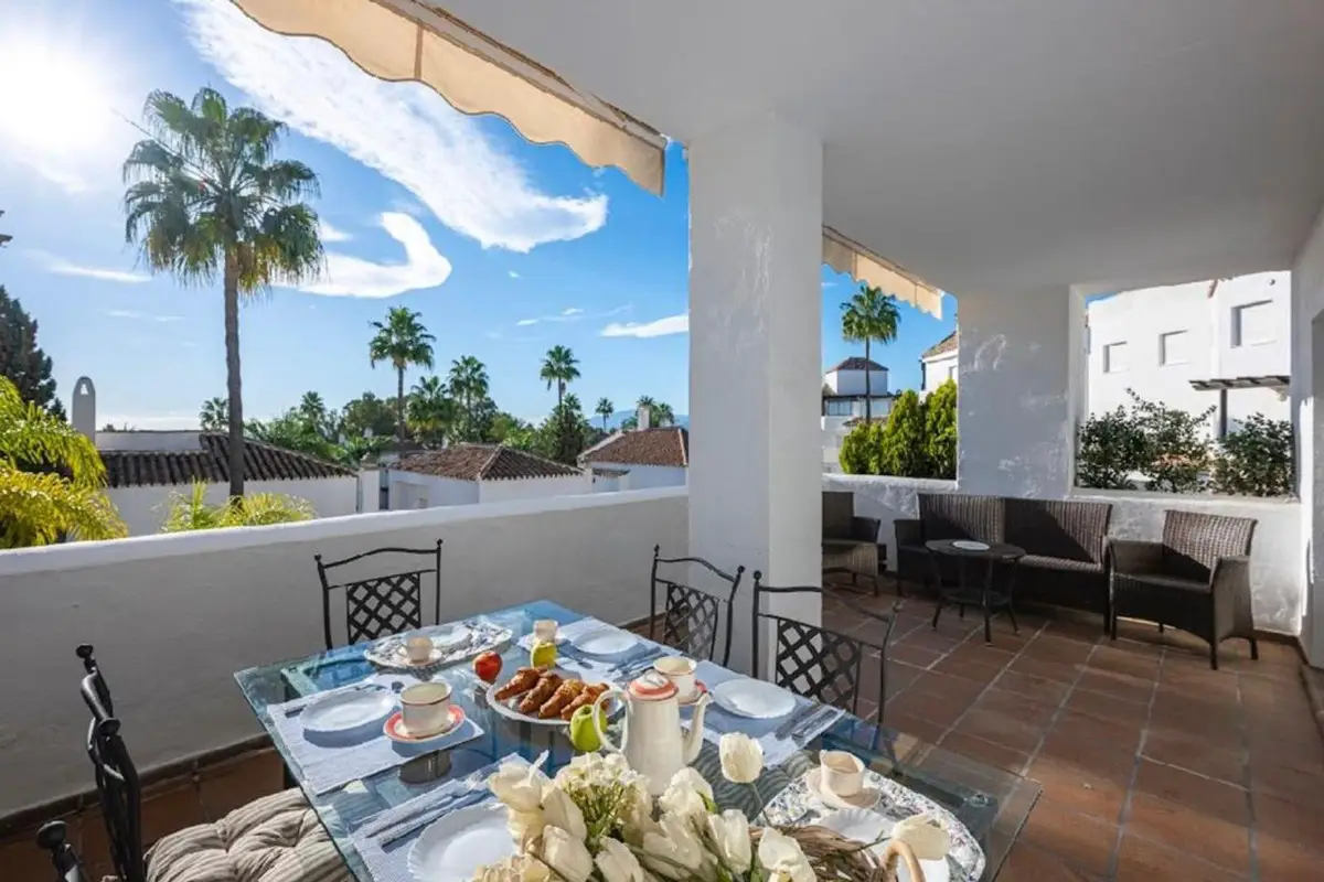 Middle Floor Apartment for sale in Bahía de Marbella — photo 1
