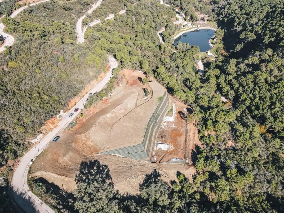 Land for sale in Benahavís — photo 1
