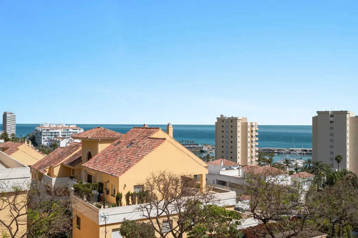 Penthouse Duplex for sale in Estepona — photo 1