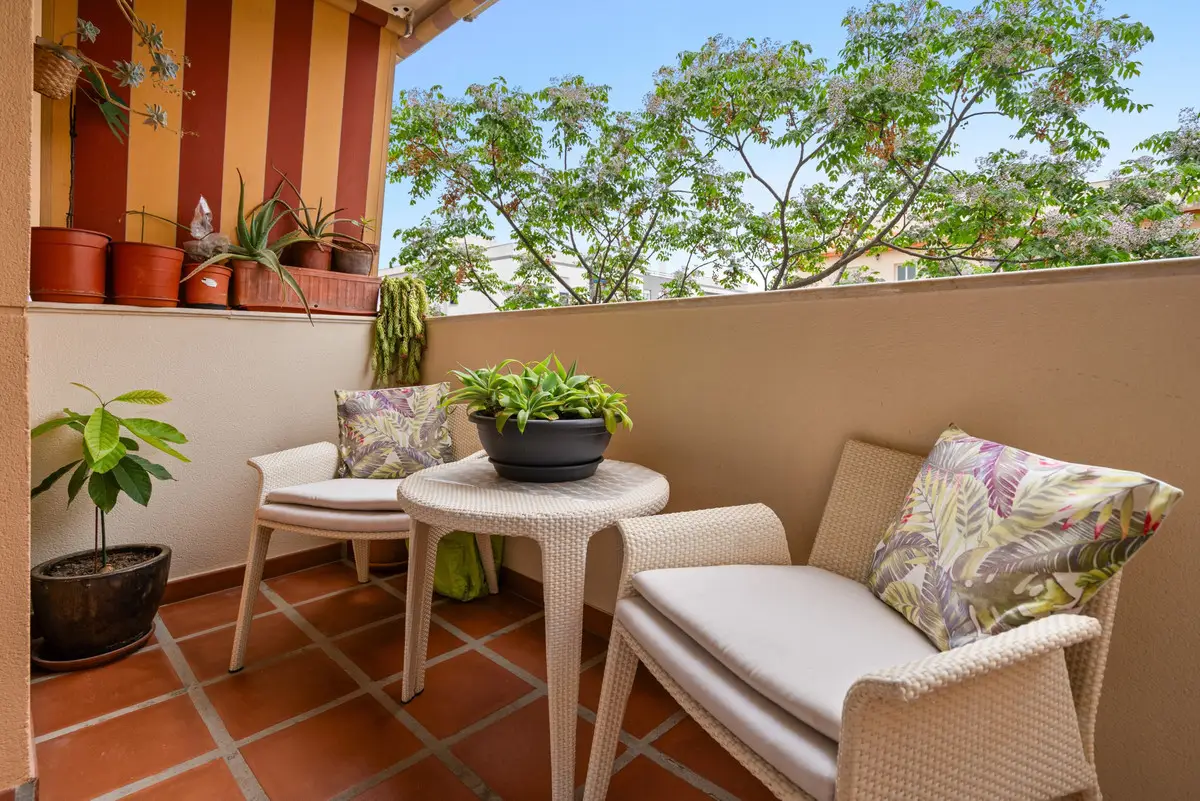 Middle Floor Apartment for sale in Estepona — photo 1