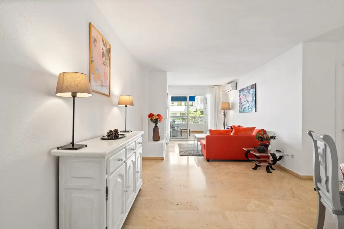 Middle Floor Apartment for sale in Estepona — photo 1