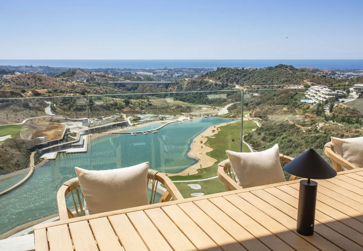Penthouse for sale in Benahavís — photo 1