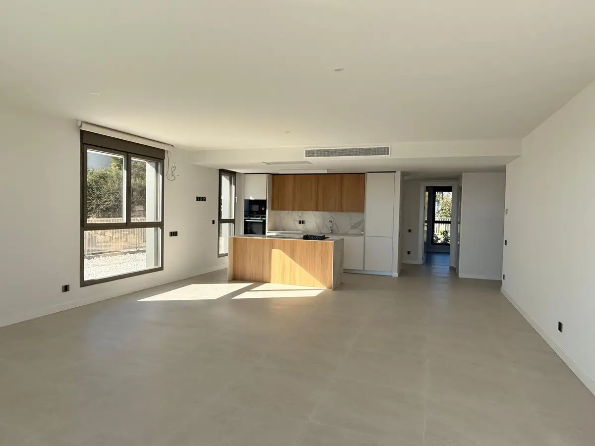 Middle Floor Apartment for sale in New Golden Mile — photo 1