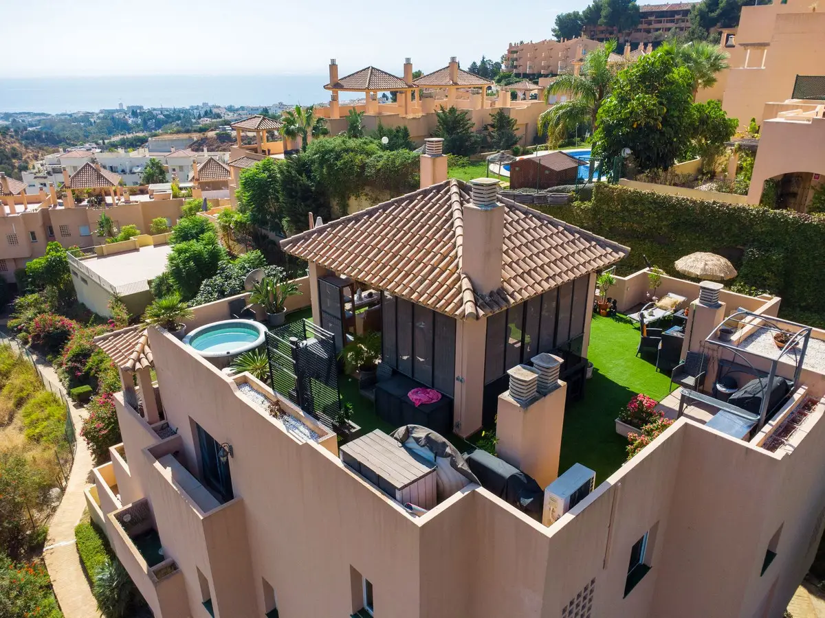 Penthouse for sale in Calahonda — photo 1