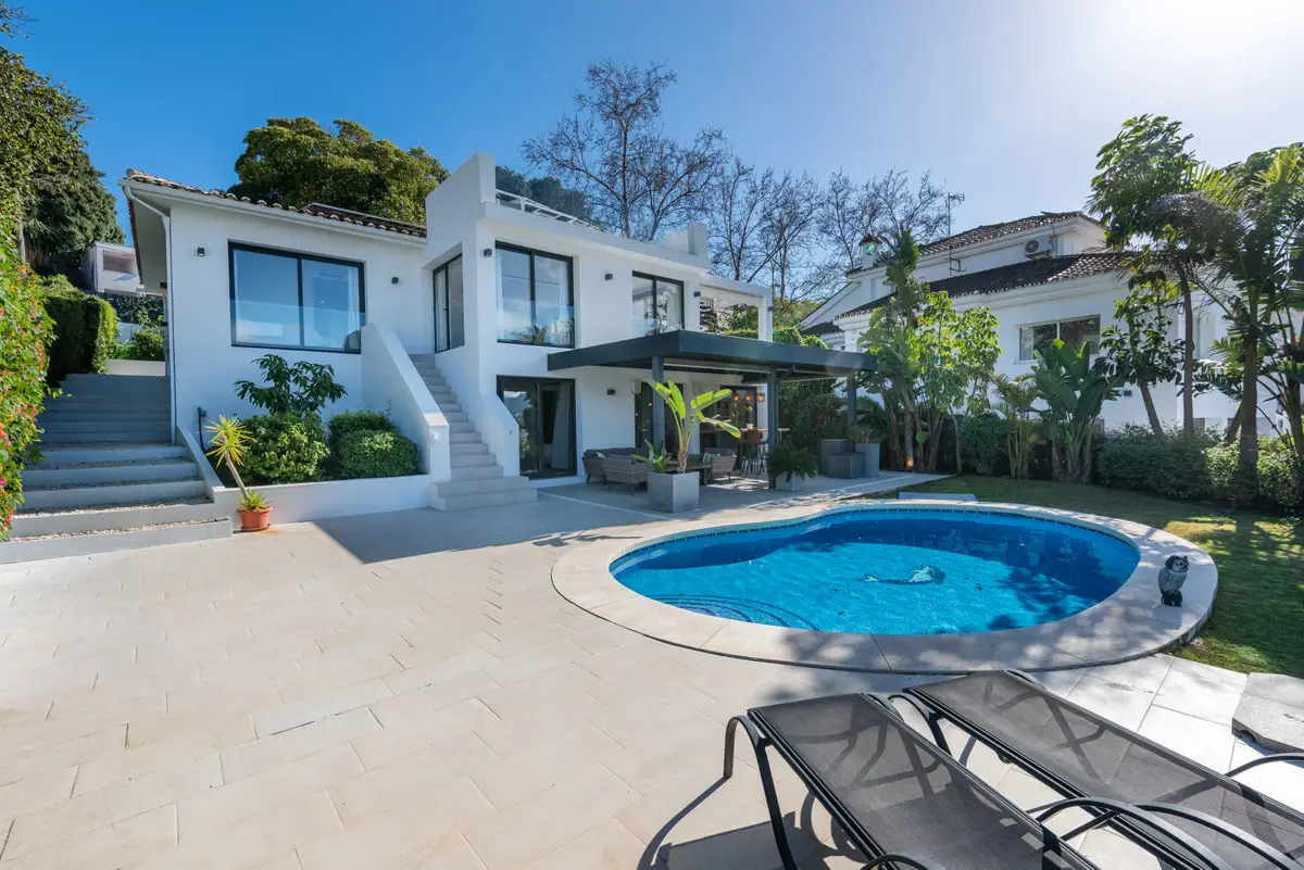 Detached Villa for sale in Nueva Andalucía — photo 1