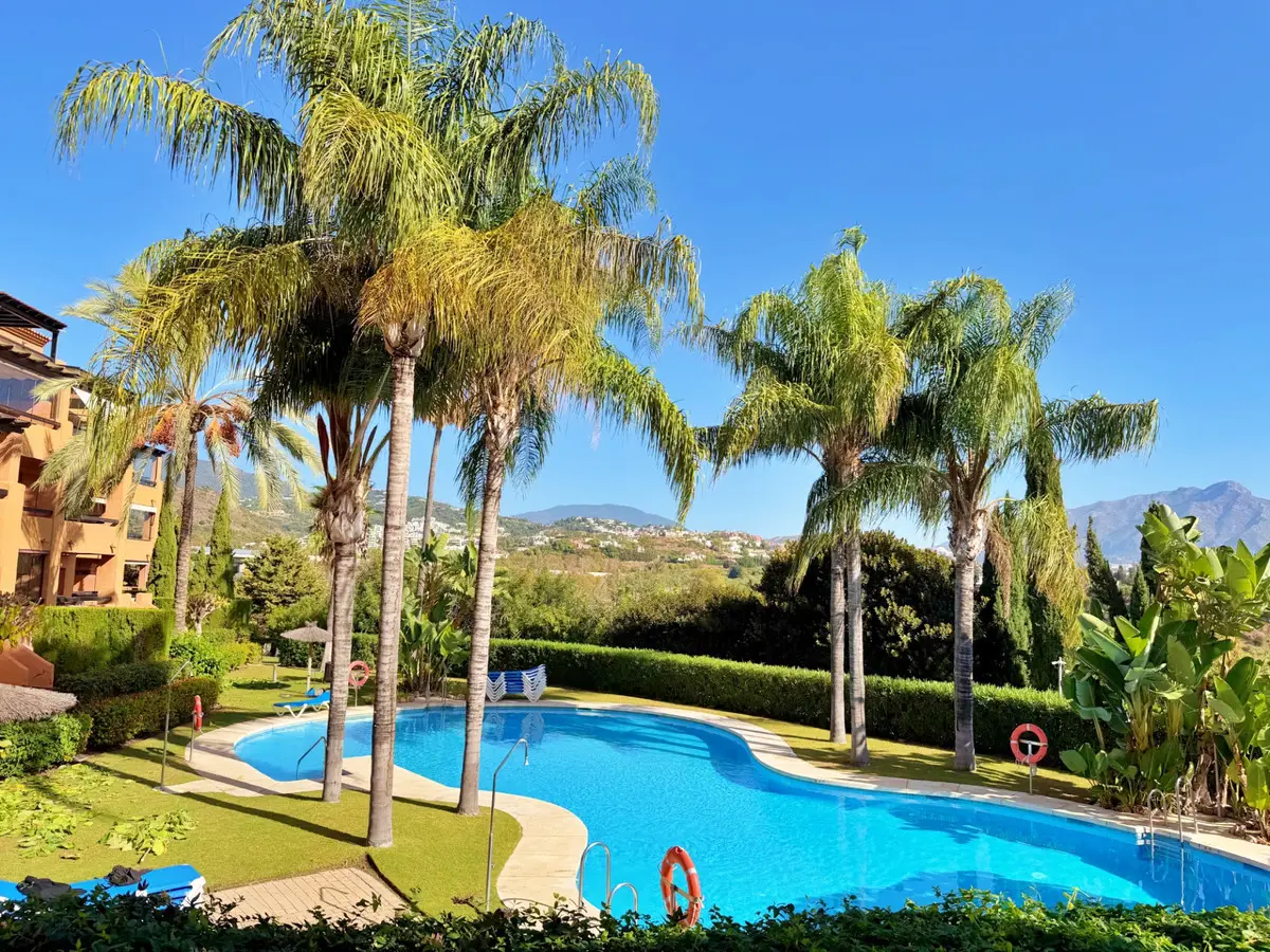 Ground Floor Apartment for sale in Benahavís — photo 1
