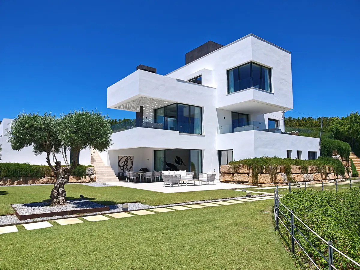 Detached Villa for sale in Benahavís — photo 1