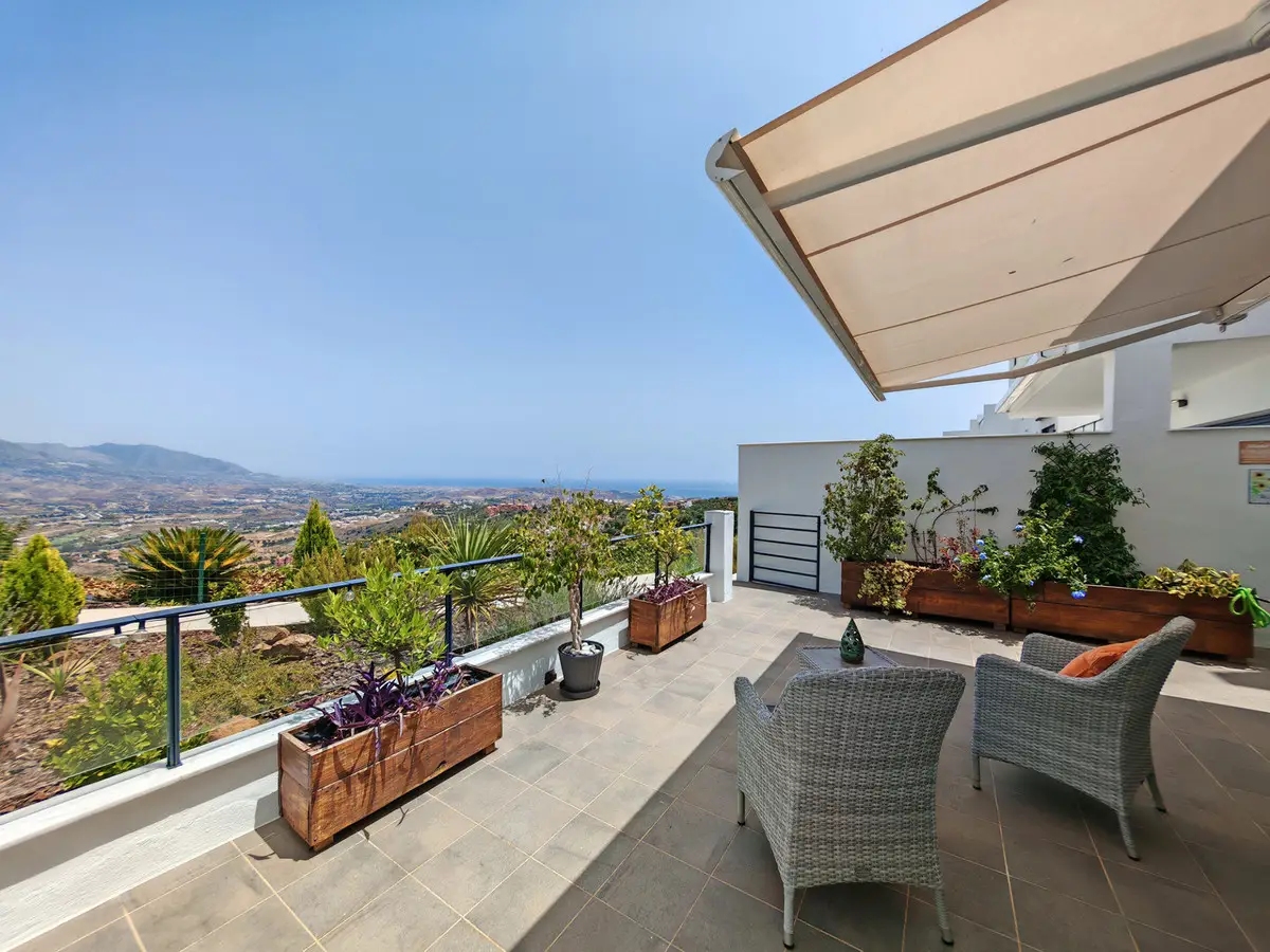 Townhouse for sale in La Mairena — photo 1