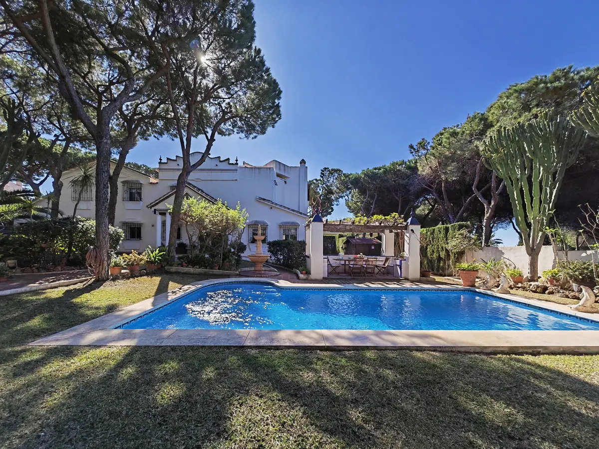Detached Villa for sale in Marbesa — photo 1