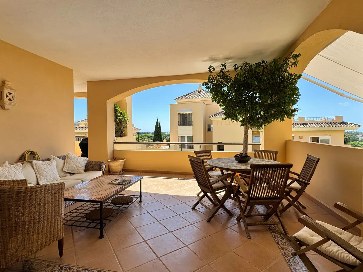 Middle Floor Apartment for sale in Elviria — photo 1