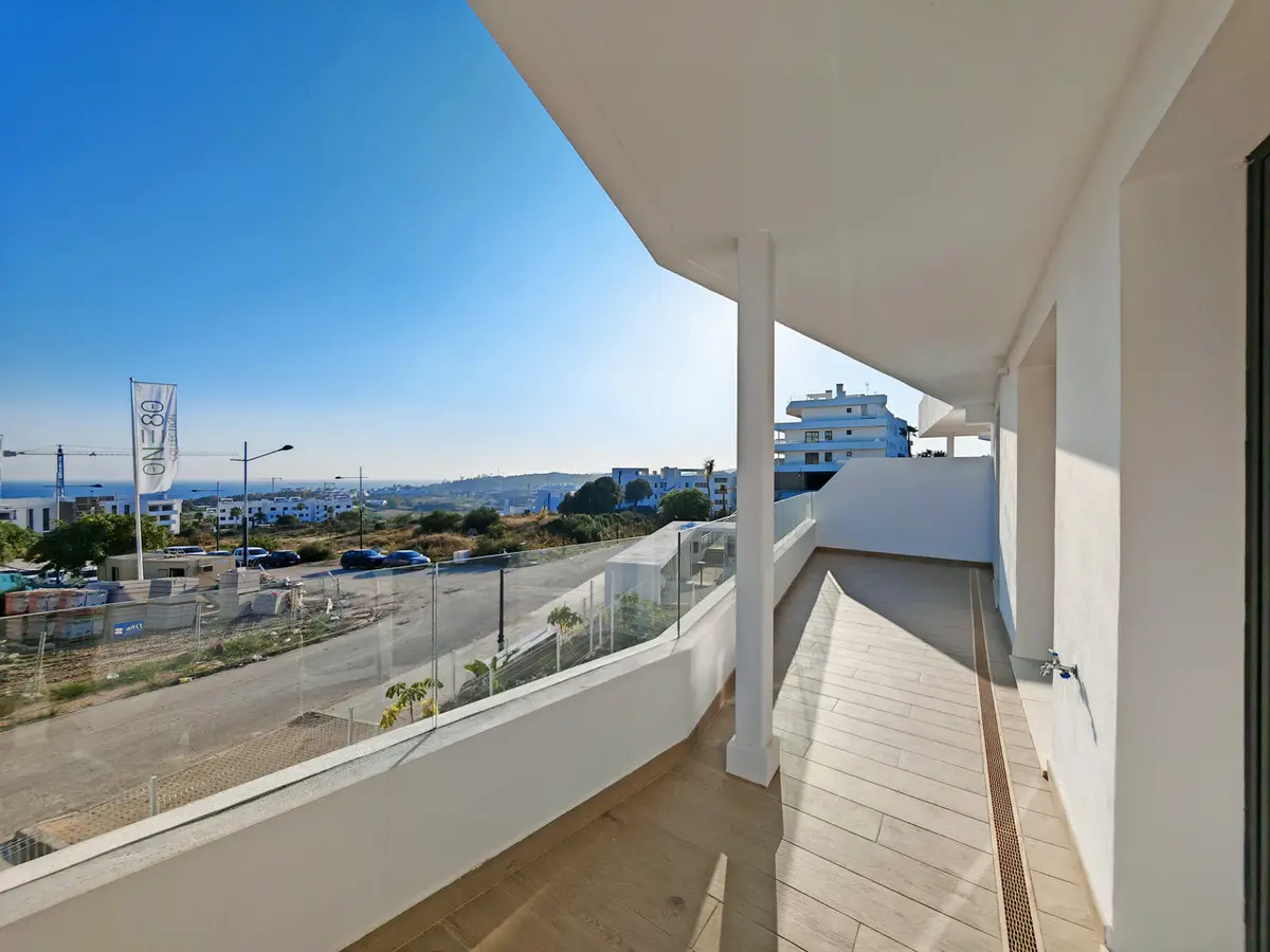Middle Floor Apartment for sale in Estepona — photo 1