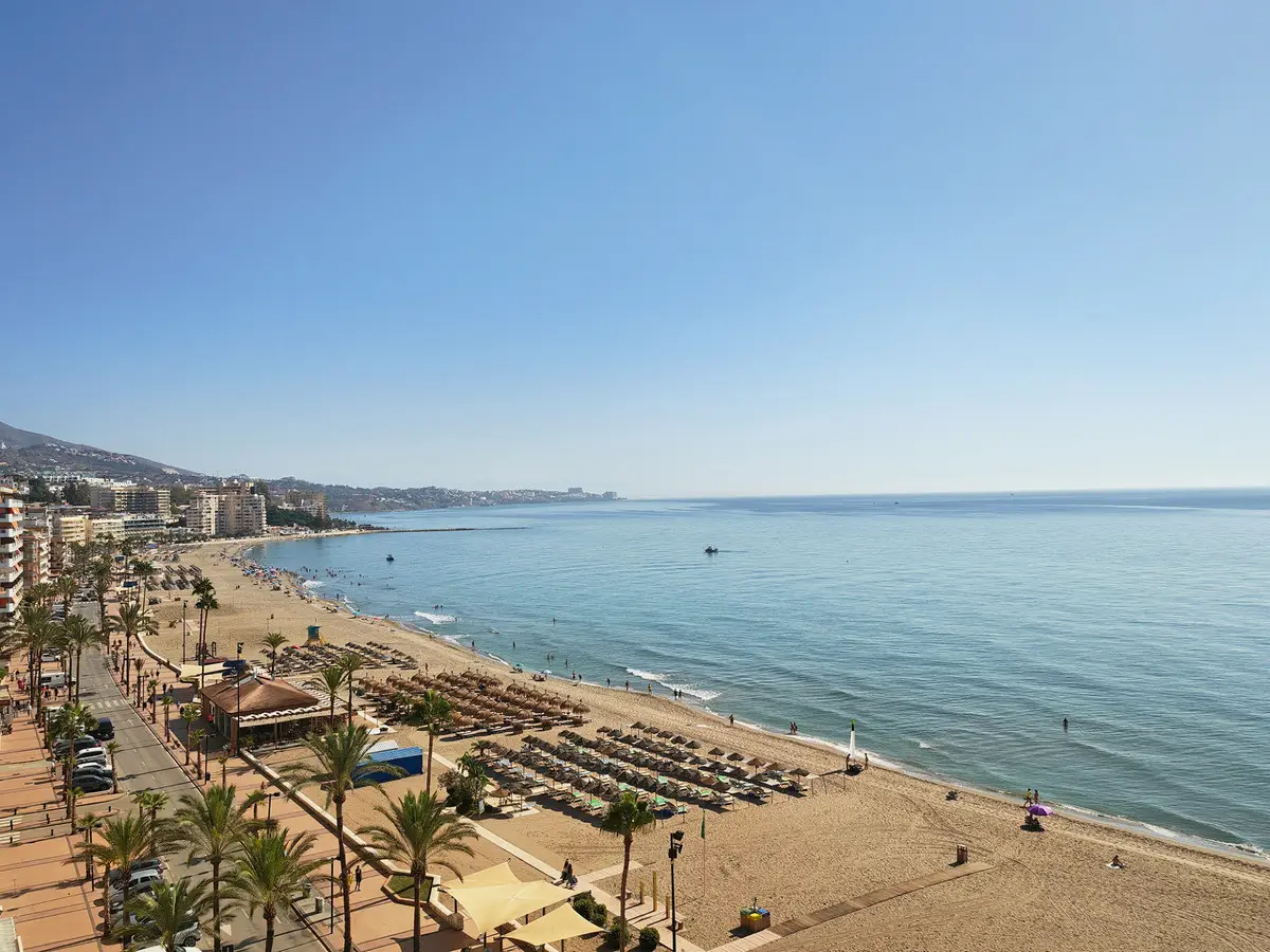 Middle Floor Apartment for sale in Fuengirola — photo 1