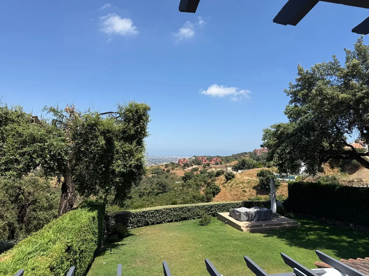 Middle Floor Apartment for sale in La Mairena — photo 1