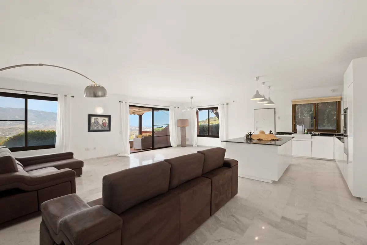 Ground Floor Apartment for sale in La Mairena — photo 1