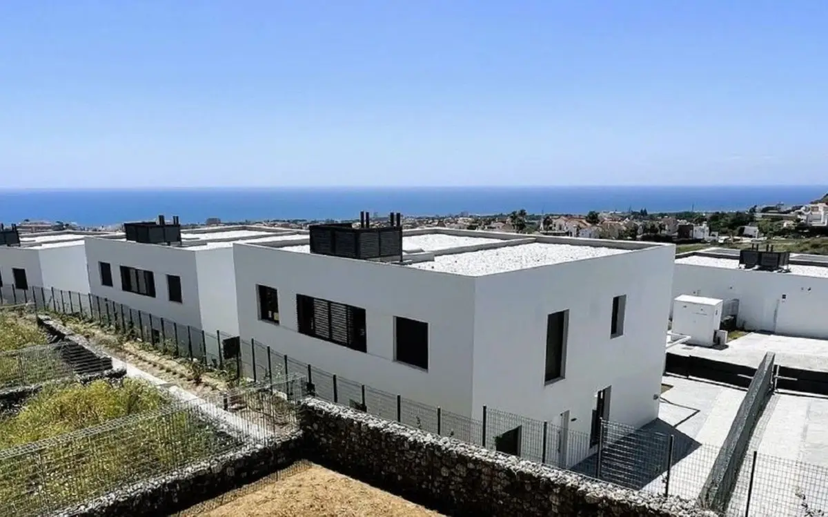 Semi-Detached House for sale in Riviera del Sol — photo 1