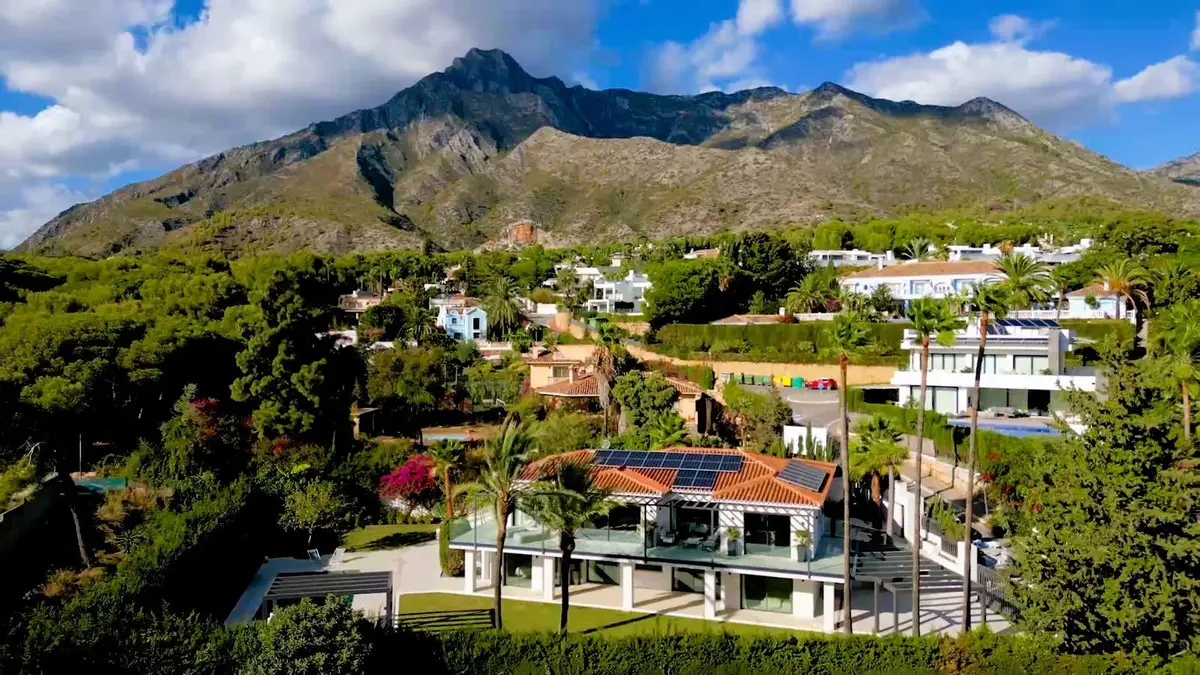Detached Villa for sale in The Golden Mile — photo 1