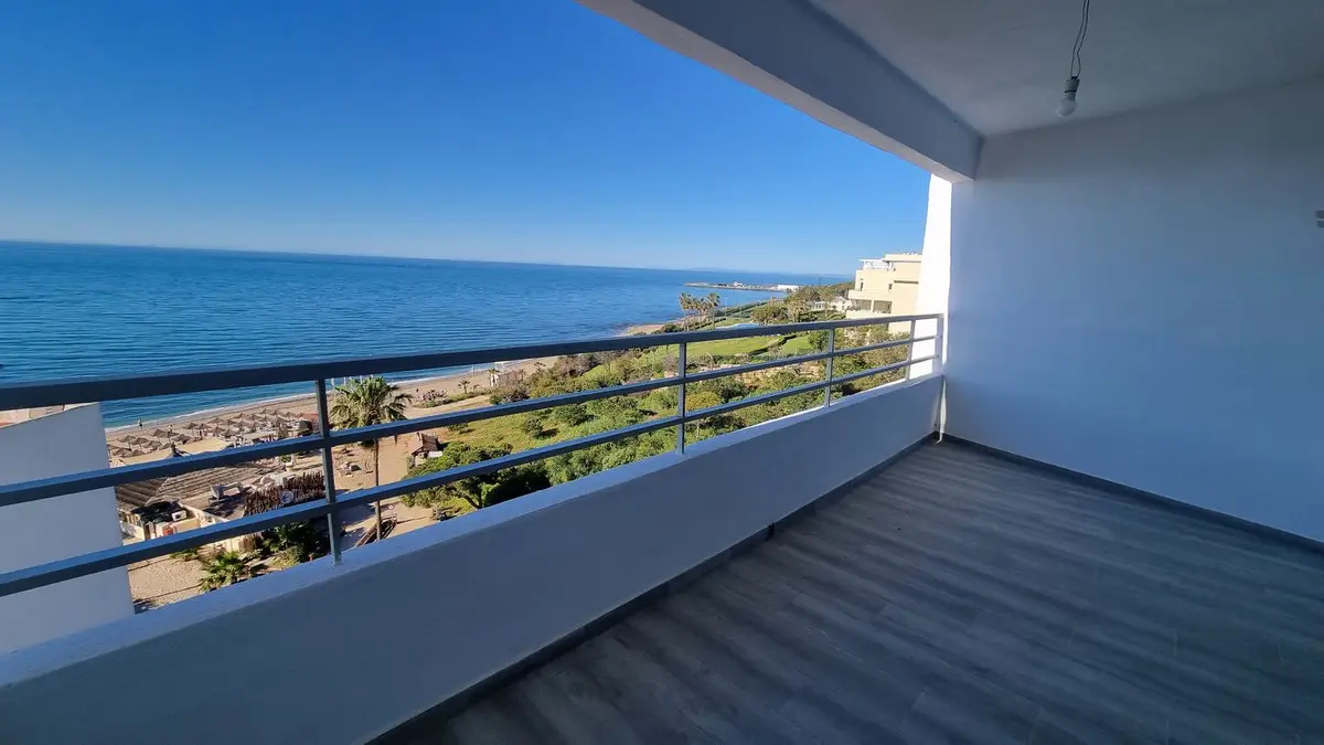Top Floor Studio for sale in Calahonda — photo 1