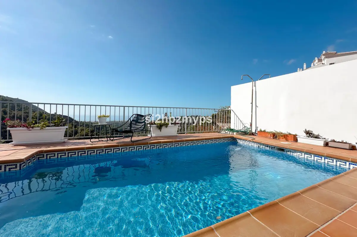 Townhouse for sale in Frigiliana — photo 1