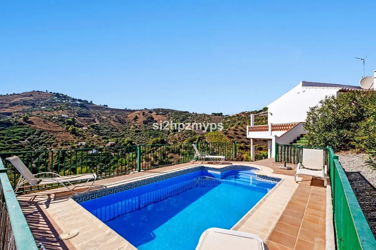 Detached Villa for sale in Frigiliana — photo 1