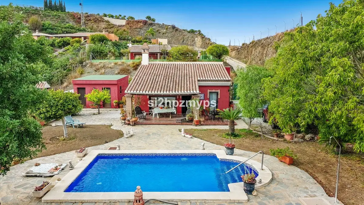 Detached Villa for sale in Benamocarra — photo 1