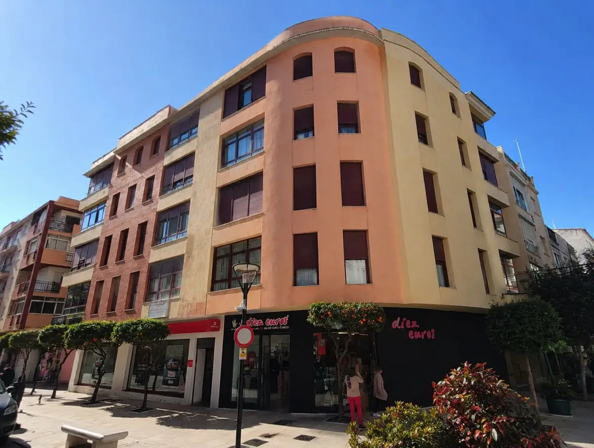 Middle Floor Apartment for sale in Estepona — photo 1