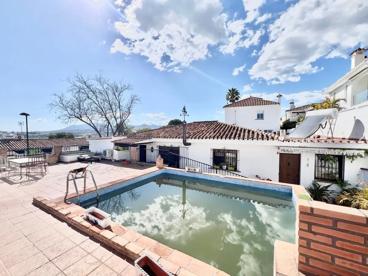 Detached Villa for sale in Nueva Andalucía — photo 1