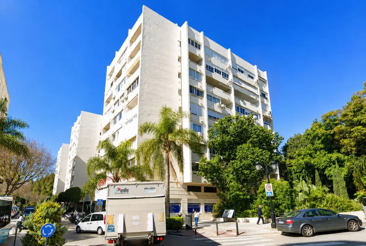 Middle Floor Apartment for sale in Marbella — photo 1