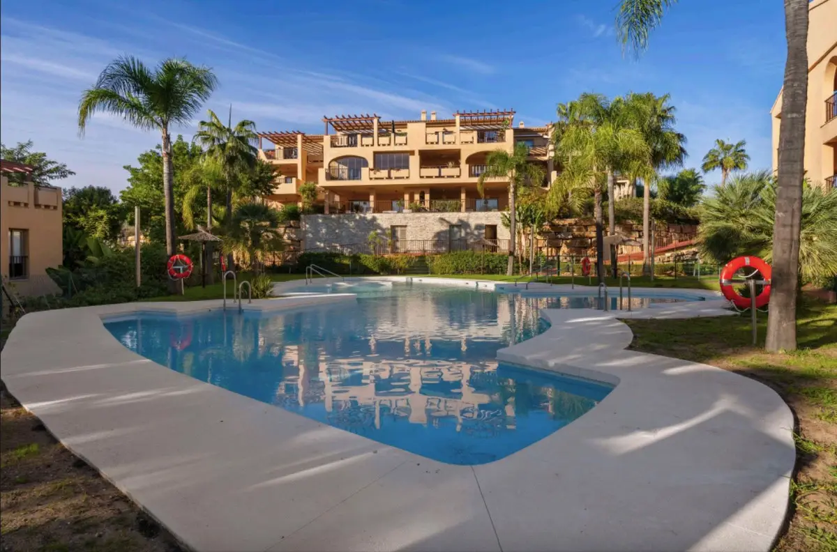 Ground Floor Apartment for sale in Benahavís — photo 1