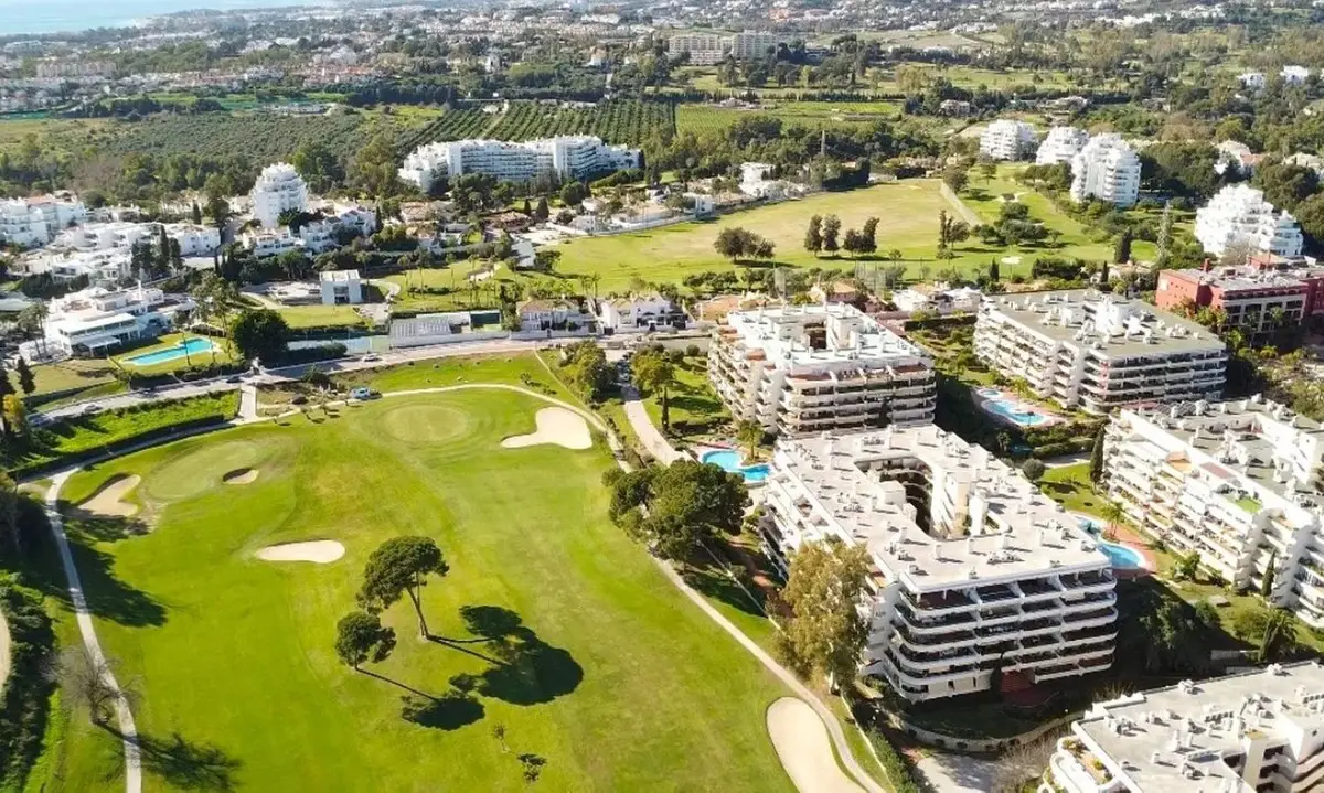 Middle Floor Apartment for sale in Guadalmina Alta — photo 1