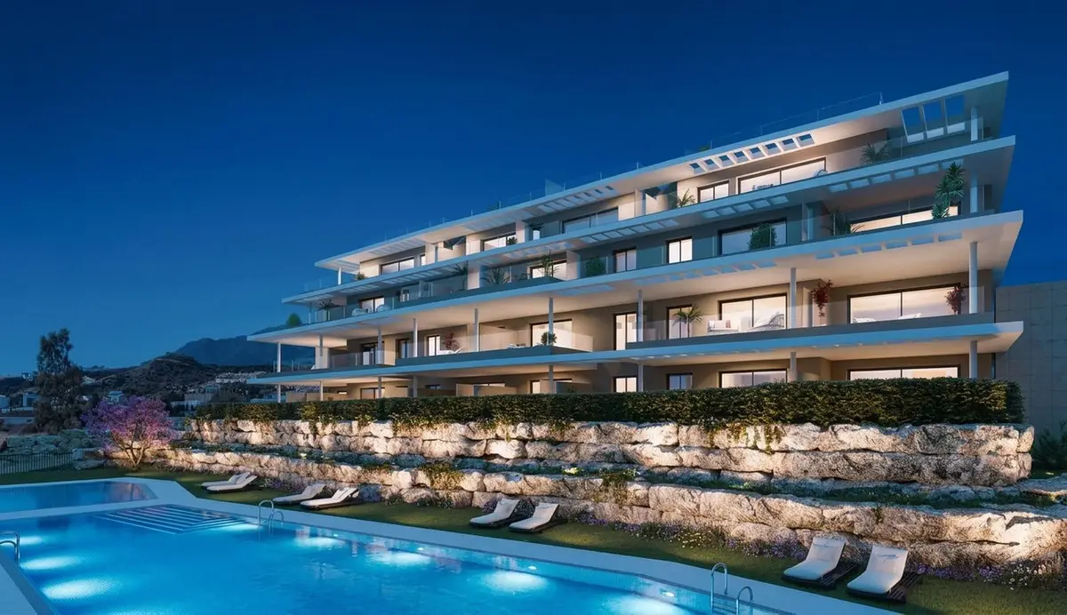Middle Floor Apartment for sale in Estepona — photo 1