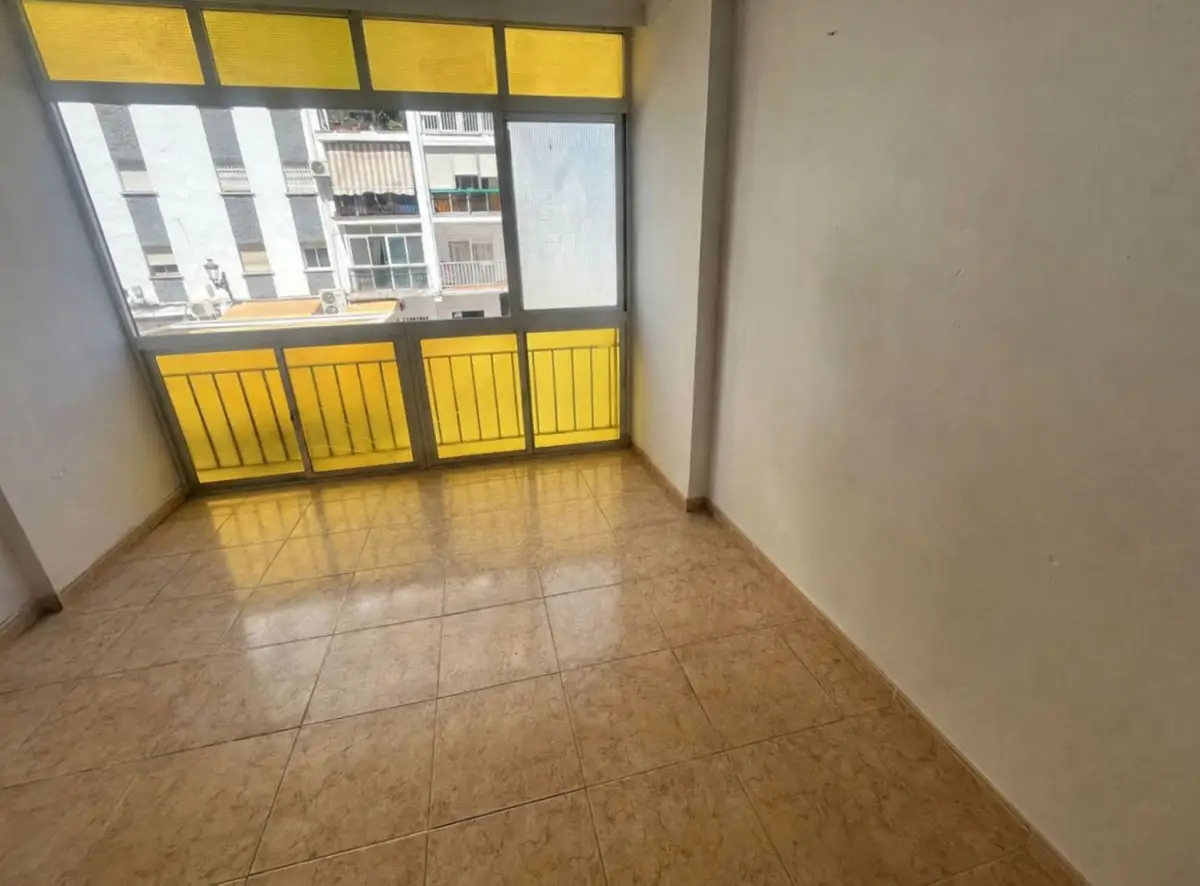 Middle Floor Apartment for sale in Estepona — photo 1