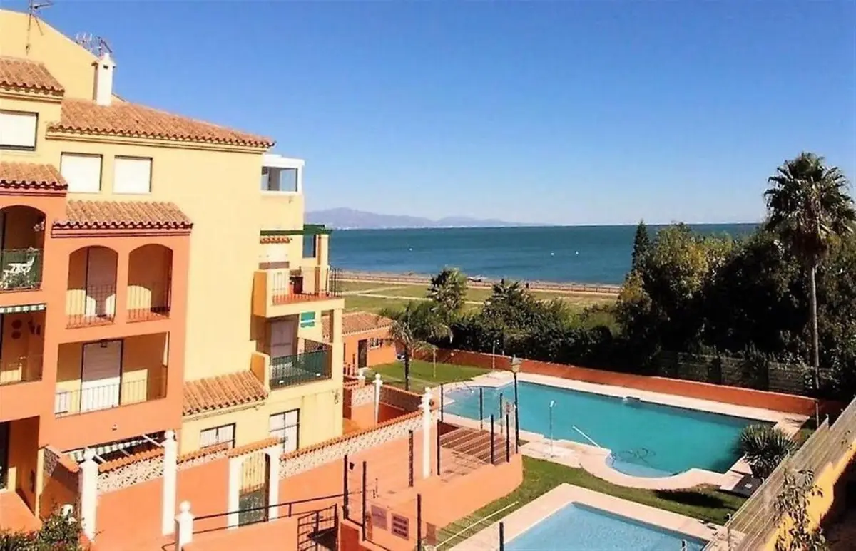 Top Floor Apartment for sale in La Duquesa — photo 1