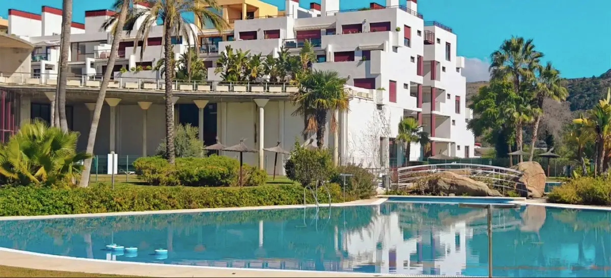 Middle Floor Apartment for sale in Benahavís — photo 1
