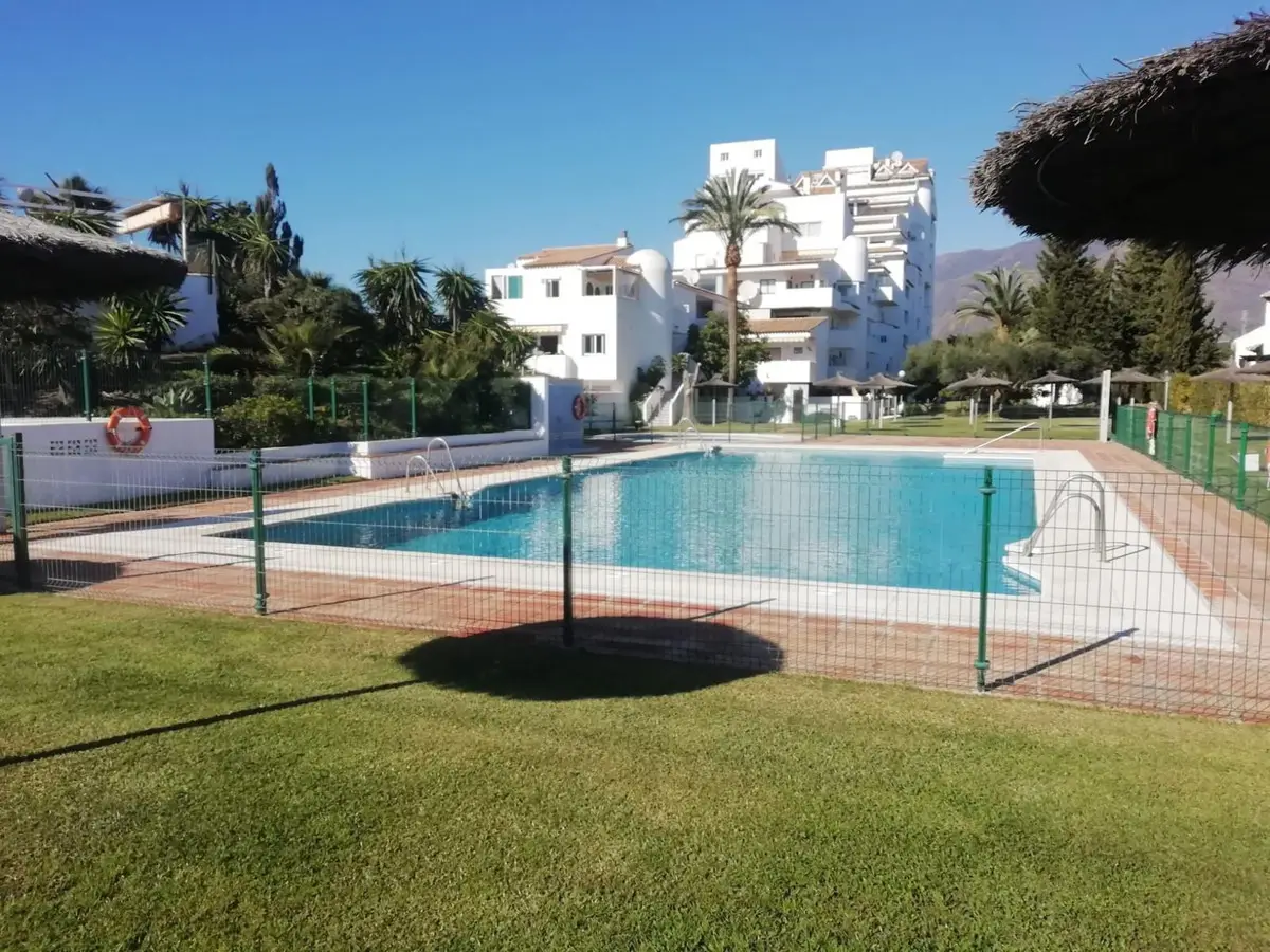 Middle Floor Apartment for sale in Estepona — photo 1