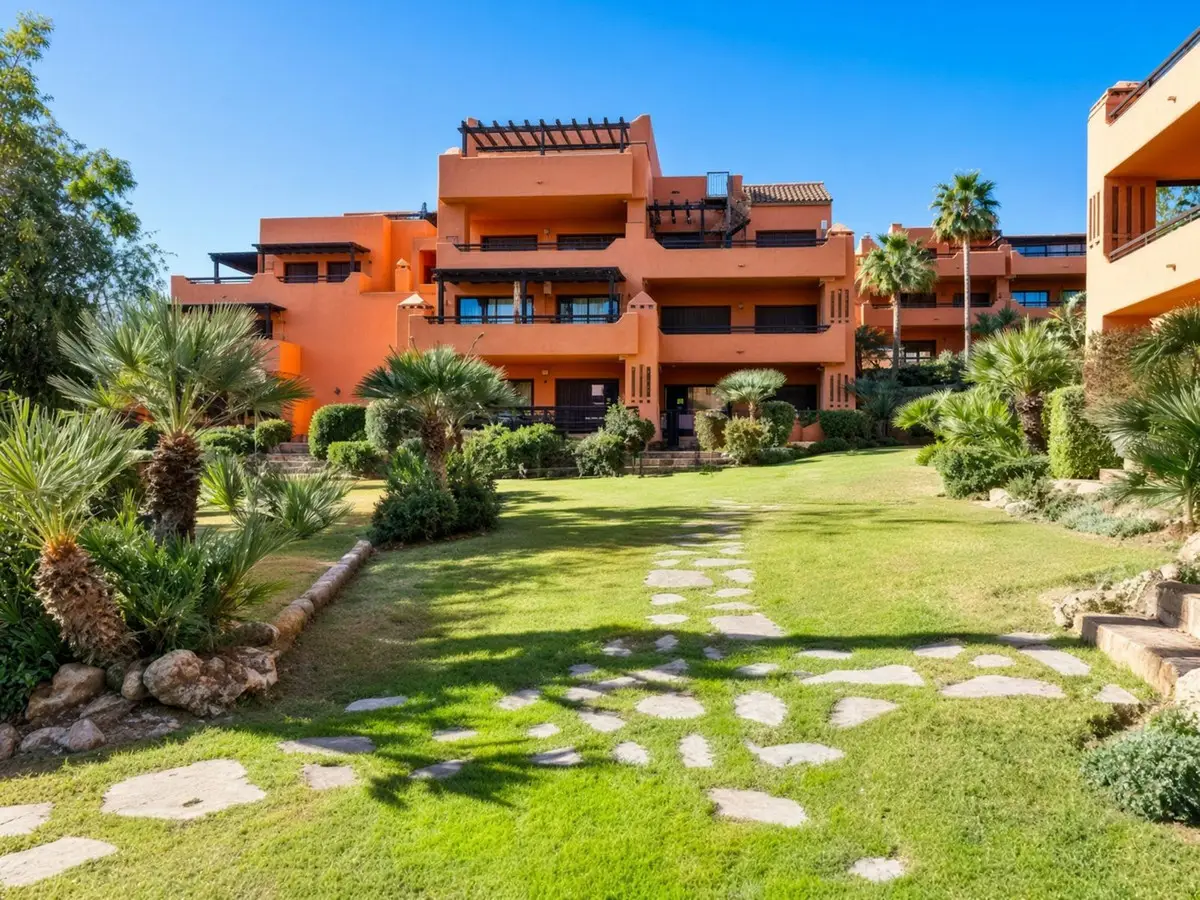 Ground Floor Apartment for sale in Estepona — photo 1