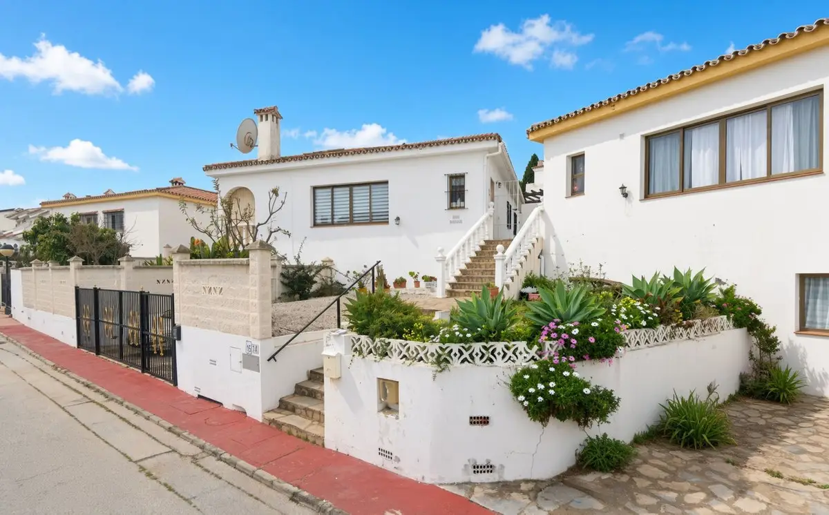Detached Villa for sale in La Duquesa — photo 1