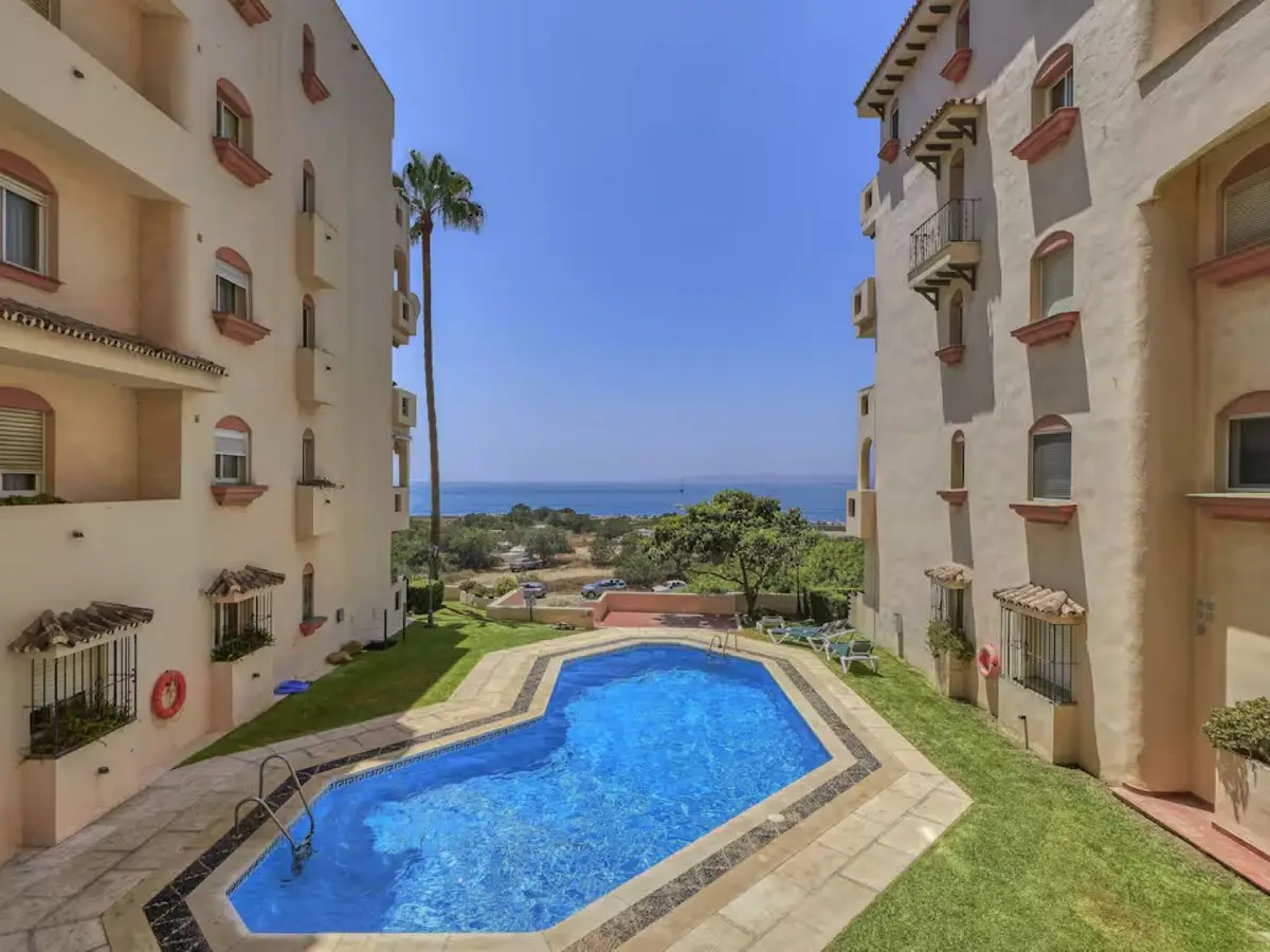 Ground Floor Apartment for sale in Estepona — photo 1