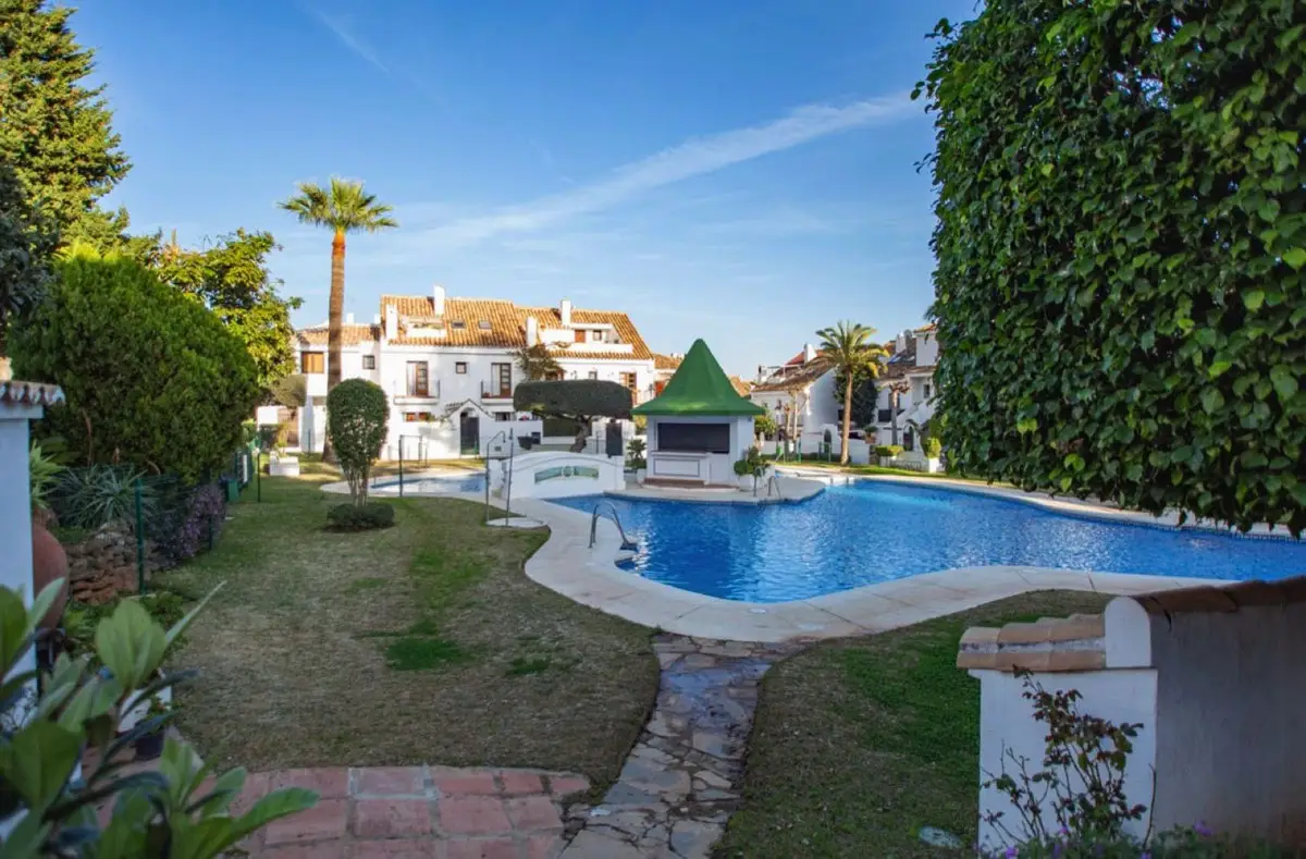 Semi-Detached House for sale in Marbella — photo 1