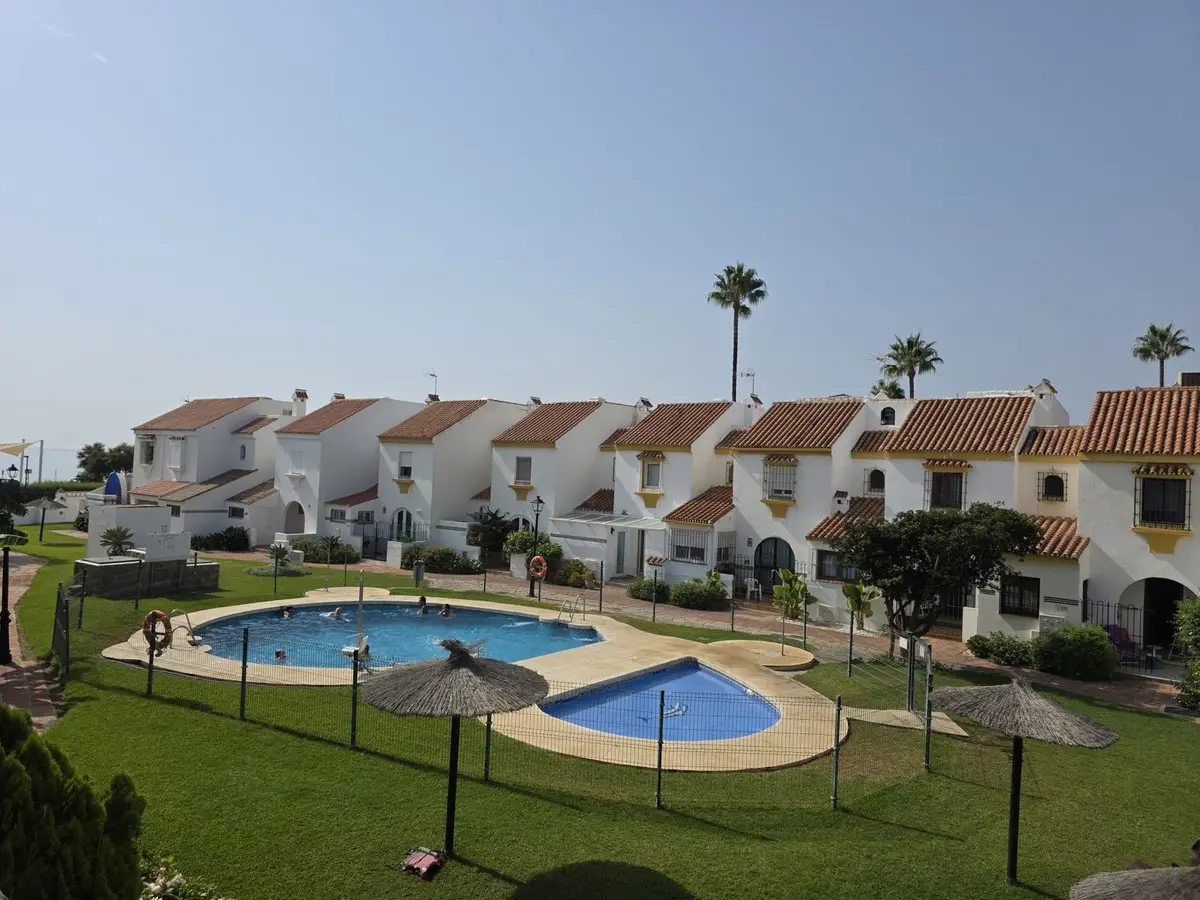 Townhouse for sale in Casares Playa — photo 1