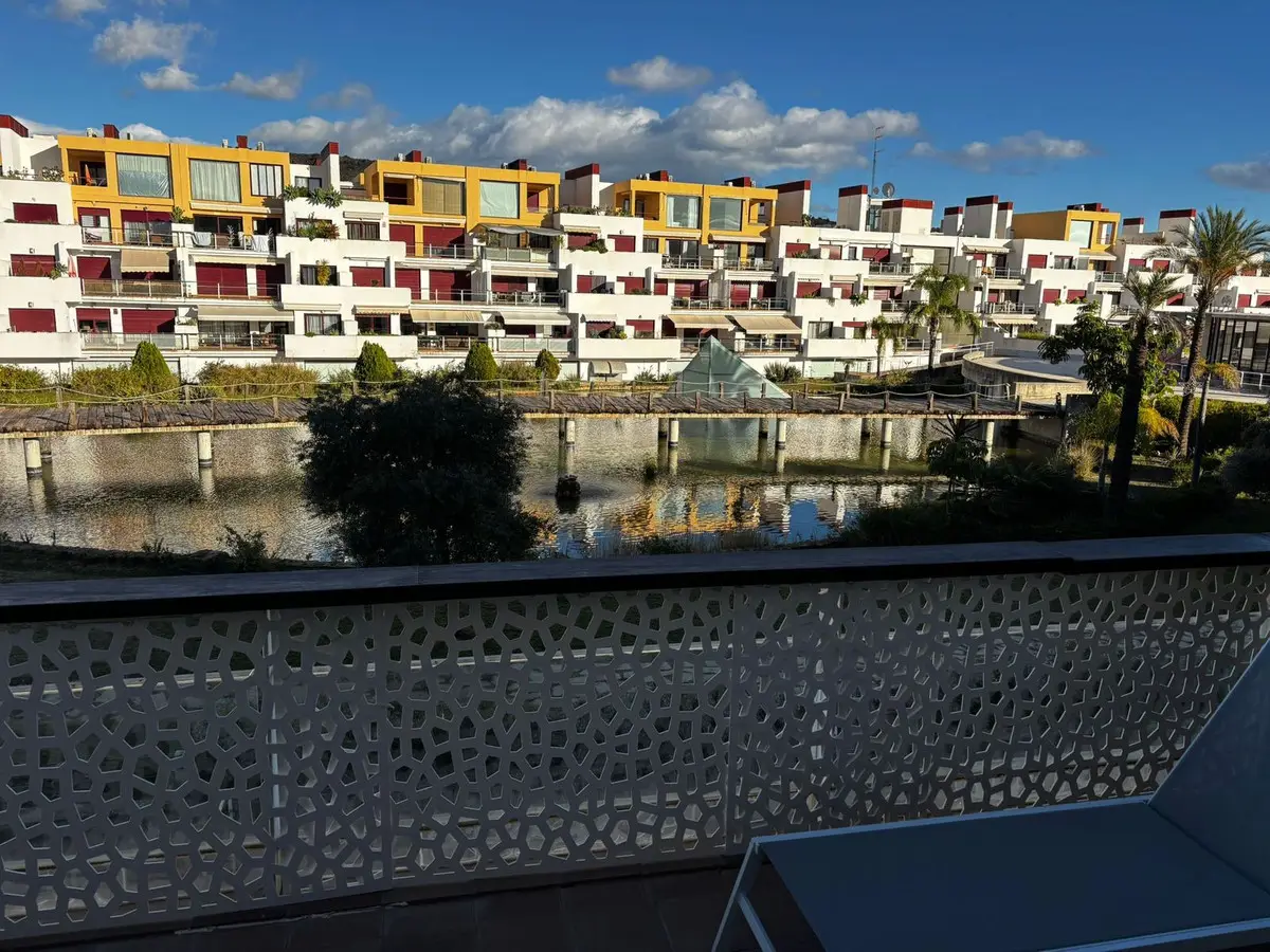 Middle Floor Apartment for sale in Benahavís — photo 1