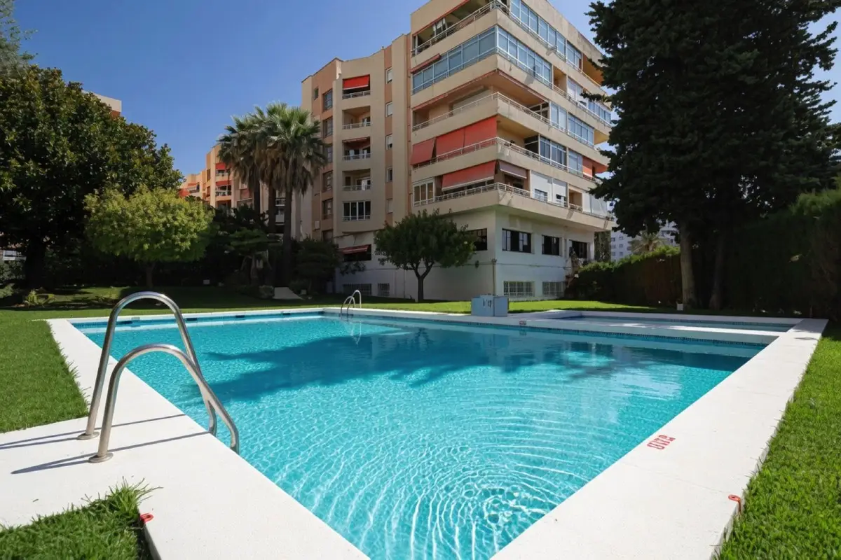 Middle Floor Apartment for sale in Marbella — photo 1