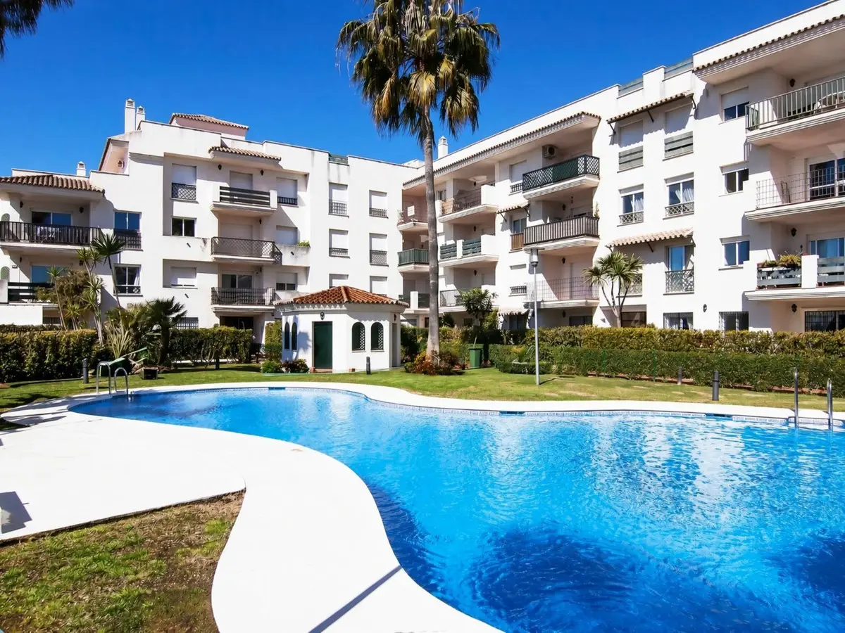 Middle Floor Apartment for sale in Nueva Andalucía — photo 1